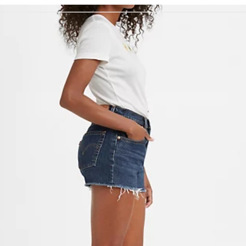 SALE! ⭐️ Levi’s 501 high rise denim shorts in salsa shaker - dark wash - Picture 2 of 9